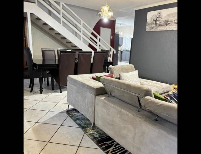 3 BEDROOM HOUSE FOR SALE IN EAST TOWN